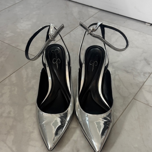 Jessica Simpson Silver Pointed Heels - Picture 1 of 4